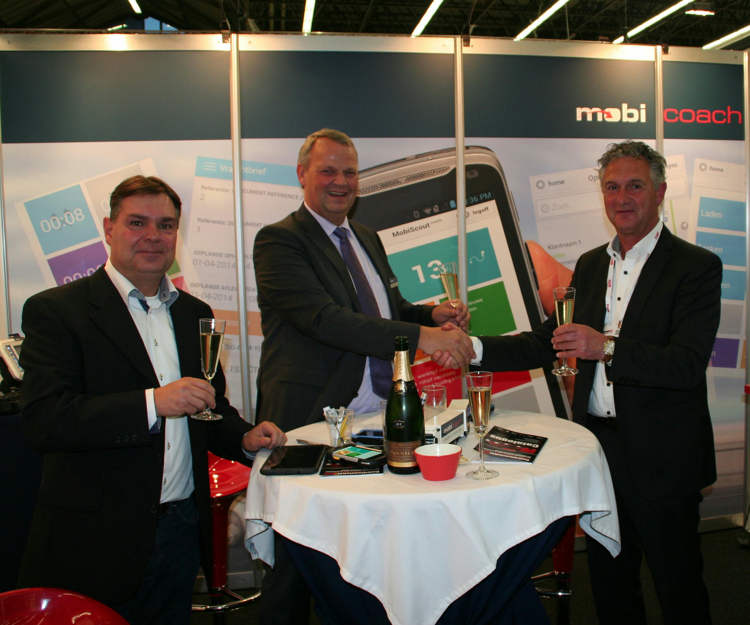 Van links naar rechts: Peter Callaars, support medewerker bij MobiCoach, Twan Goossens, directeur MobiCoach en Leo Merks, cfo Van Happen Containers.