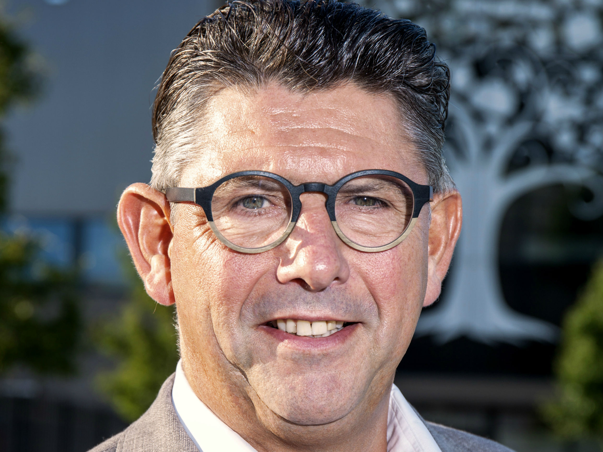 Theo Heemskerk (57) stapt na tien jaar op als directeur supply chain van V&D. Heemskerk wordt met ingang van volgende week COO van Edco in Eindhoven.