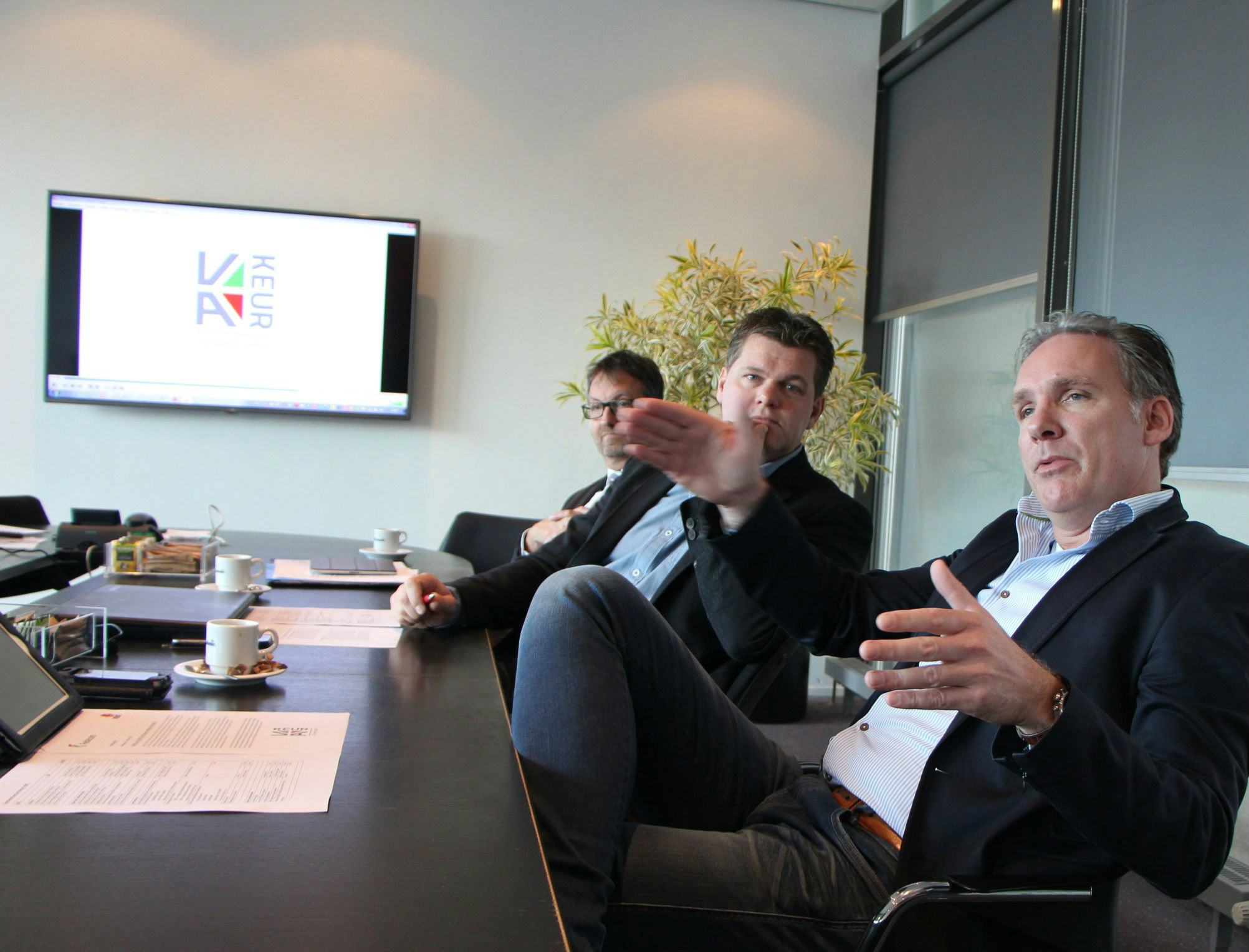 Vebit-voorzitter Hugo W. Janse (foto rechts) zegt over de fusie  met Fedecom: “We kunnen nu breder gaan opereren en dat was ook de uitdrukkelijke wens van onze leden." 