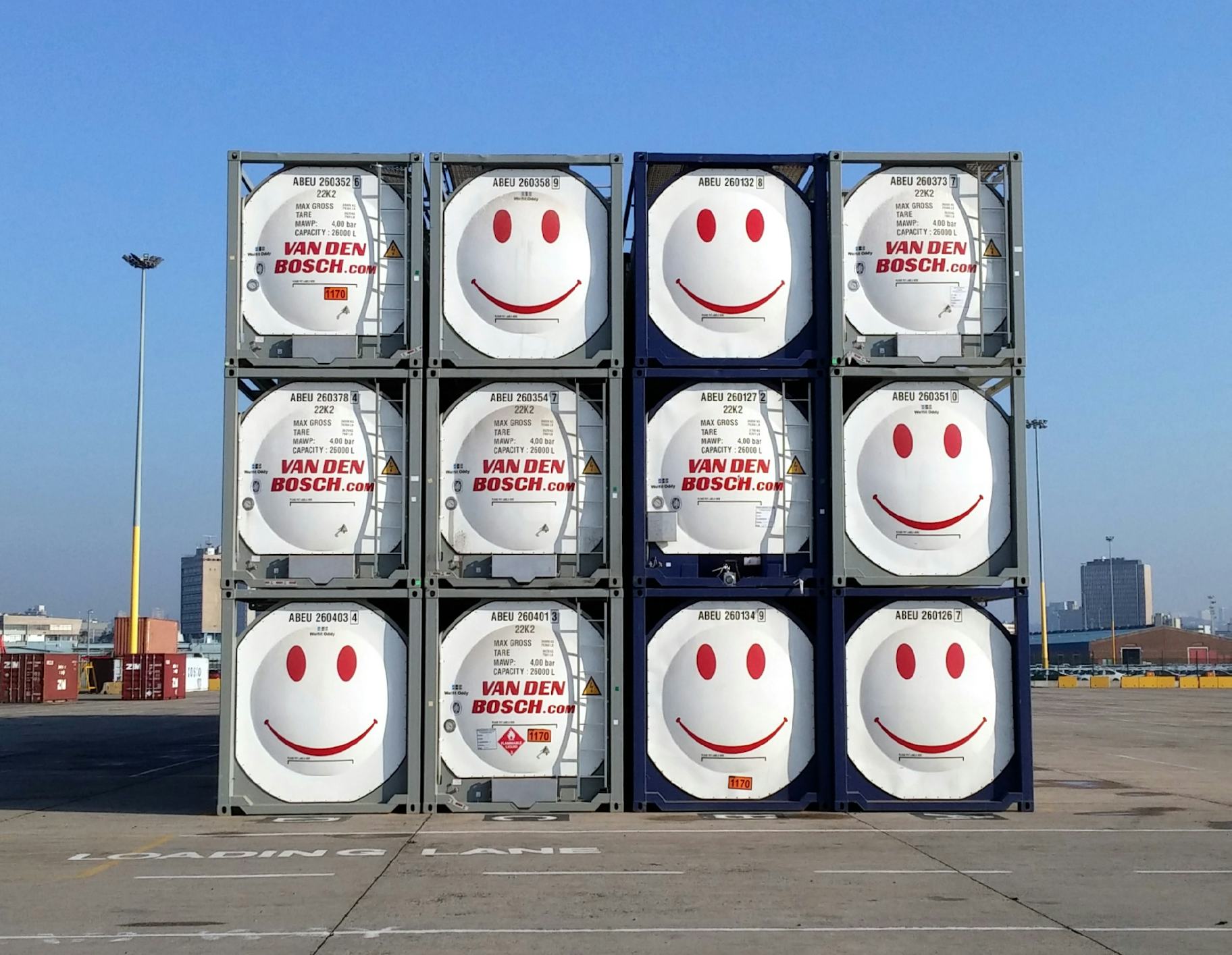 Van den Bosch koopt vijfhonderd tankcontainers