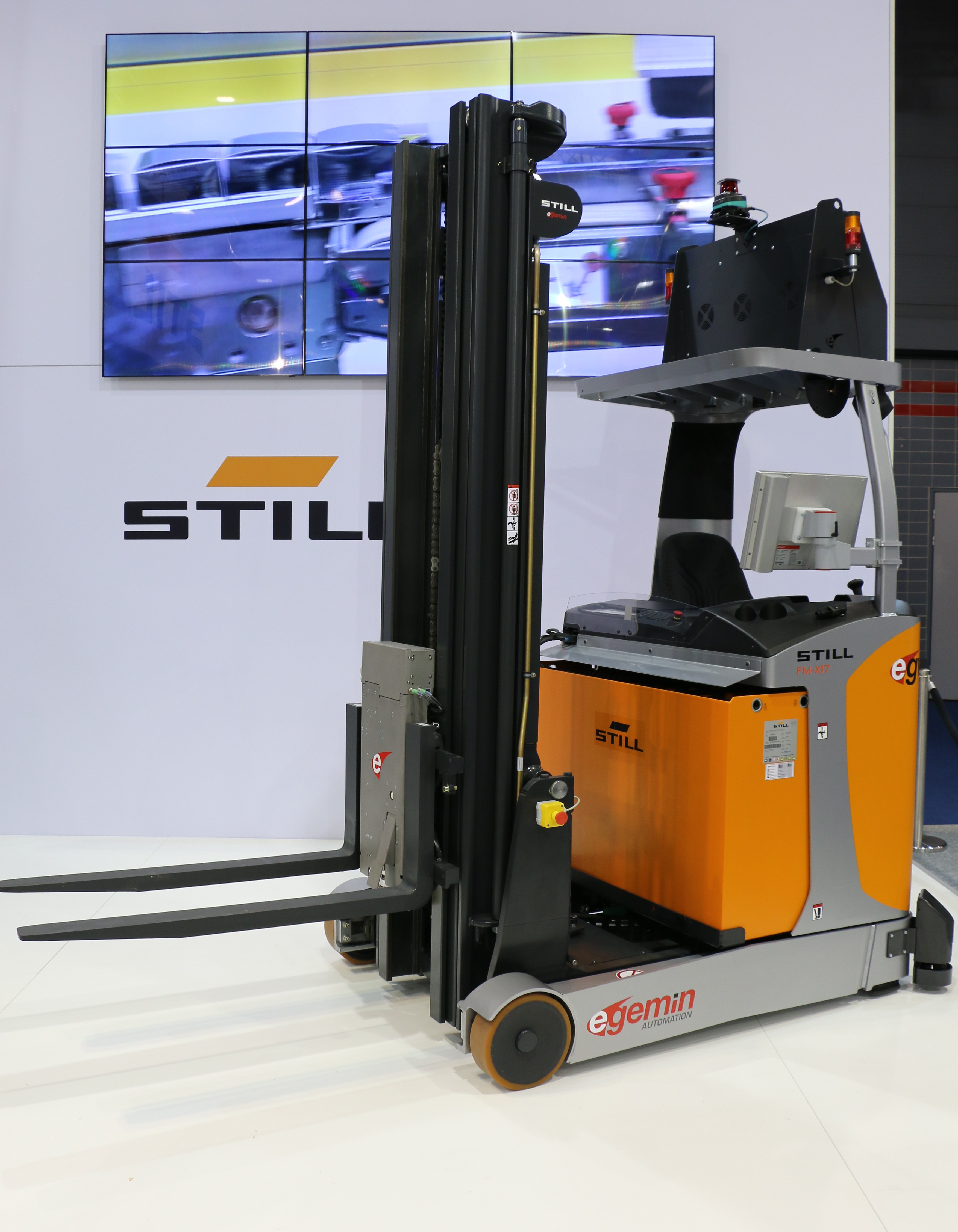 Still en Egemin met hun gezamenlijke product tijdens de Logistica