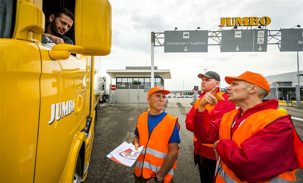Acties dreigen bij de 5 distributiecentra van Jumbo voor een betere cao. Foto: ANP/Remko de Waal