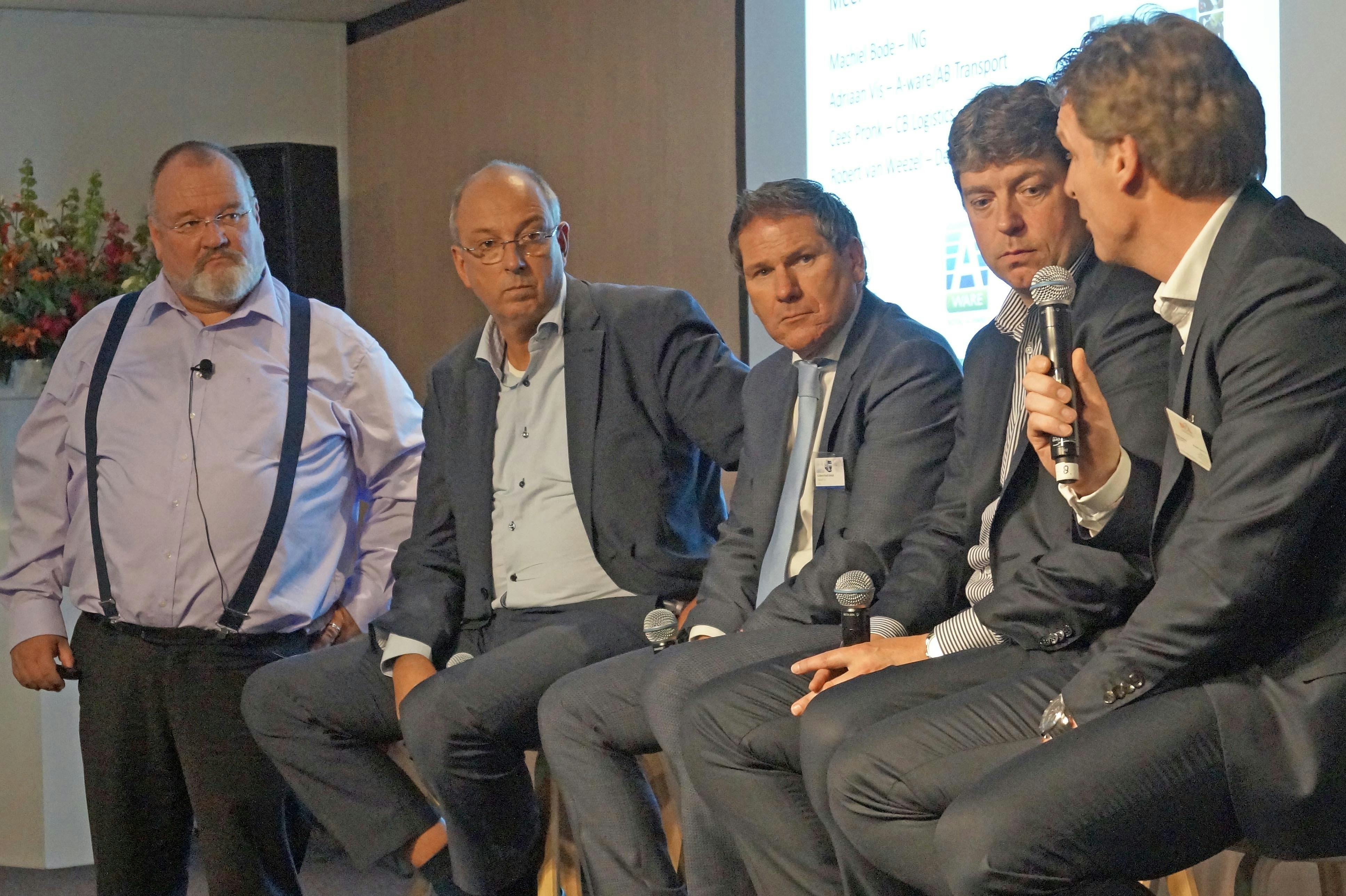 ITT-event 2016 Trimble. Paneldiscussie met van links naar rechts: Walther Ploos van Amstel (Hogeschool Amsterdam, Machiel Bode (ING), Adriaan Vis (A-ware), Cees Pronk (CB Logistics) en Robert van Wezel (De Graaf Logistics)