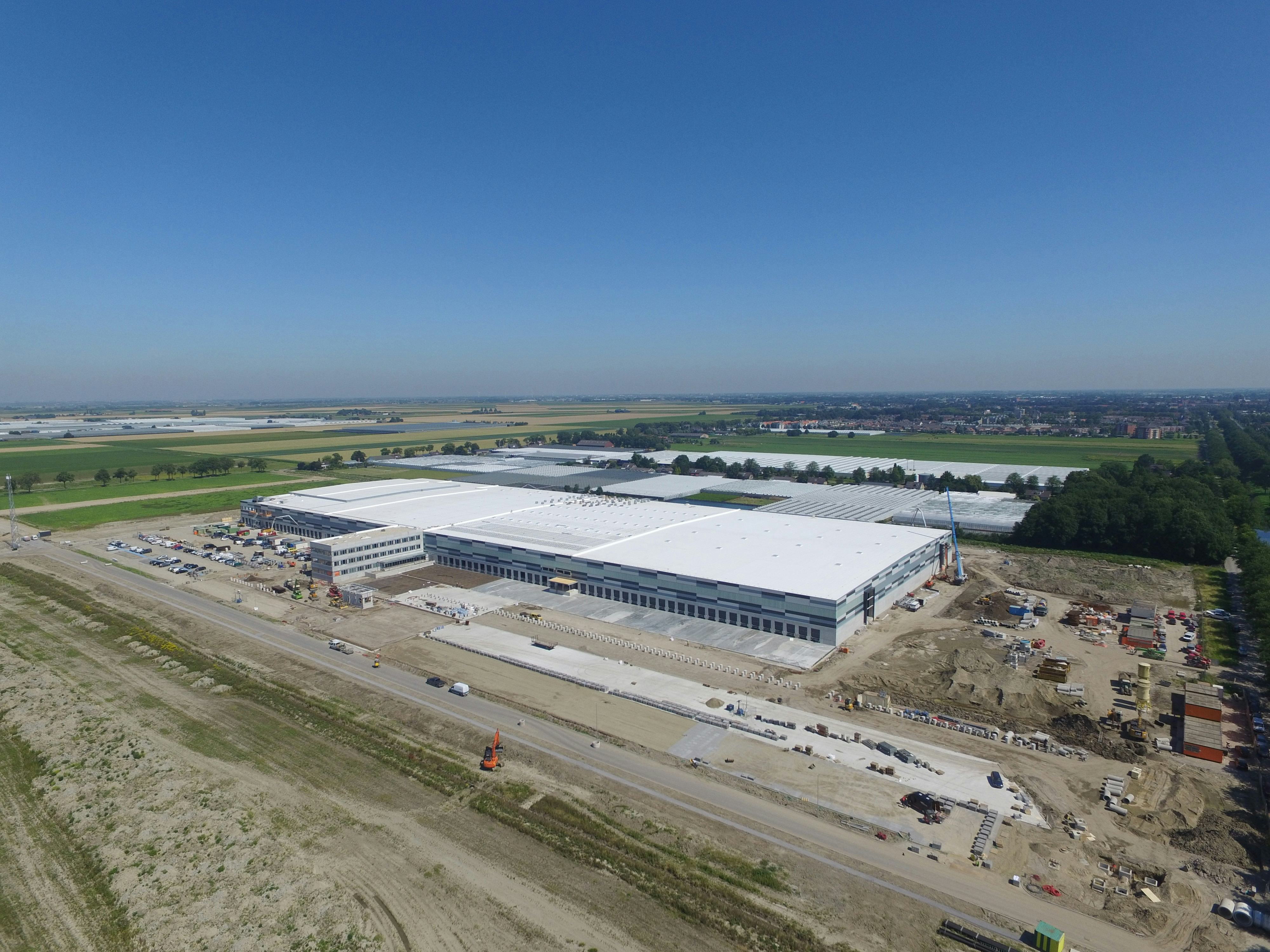 Het duurzame Lidl distributiecentrum in Waddinxveen wordt binnenkort geopend. Ook op Park15 in Oosterhout bij Nijmegen wil de supermarktketen een soortgelijk dc bouwen.