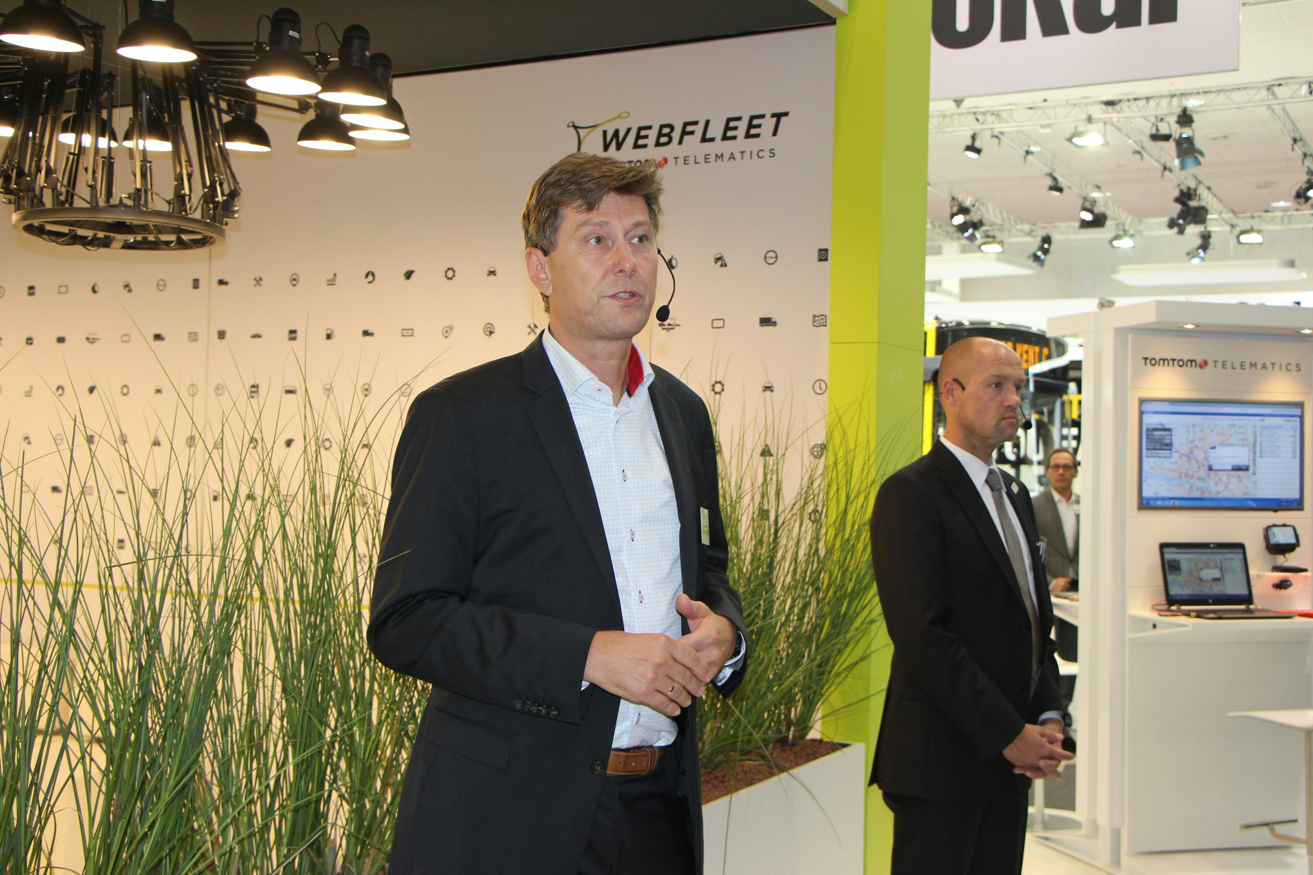 Foto links: Thomas Schmidt, Managing Director TomTom Telematics