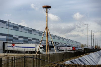 Het distributiecentrum van Lidl in Waddinxveen is op dit moment 'het meest duurzame dc van Nederland' met de hoogste BREEAM - 'Outstanding' - score. Foto: Roel Dijkstra