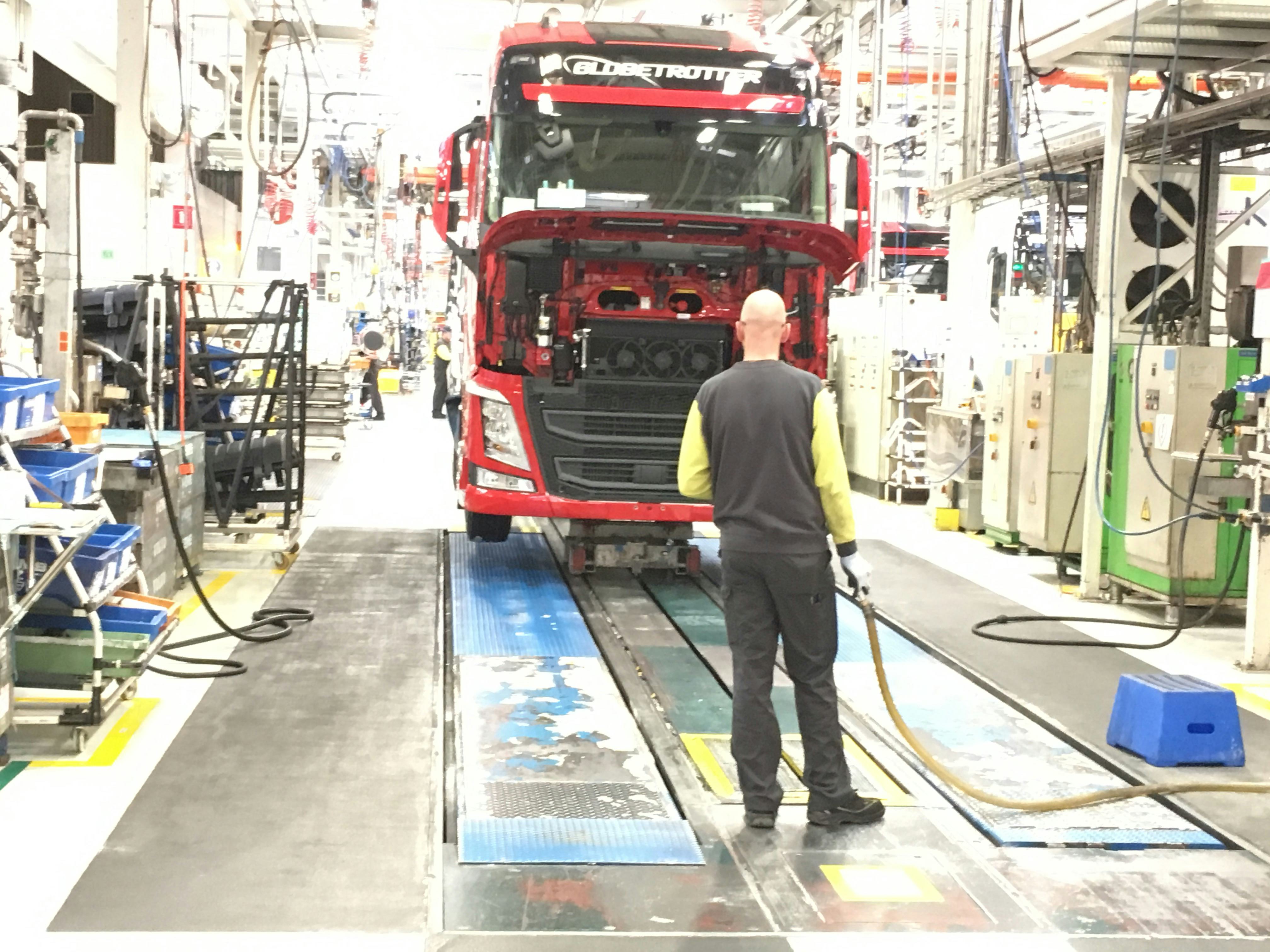 Volvo Trucks legt productie in Gent stil door gebrek aan chips