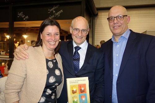 Jordie van Berkel-Schoonen, prof. Arjan van Weele en Gert Walhof