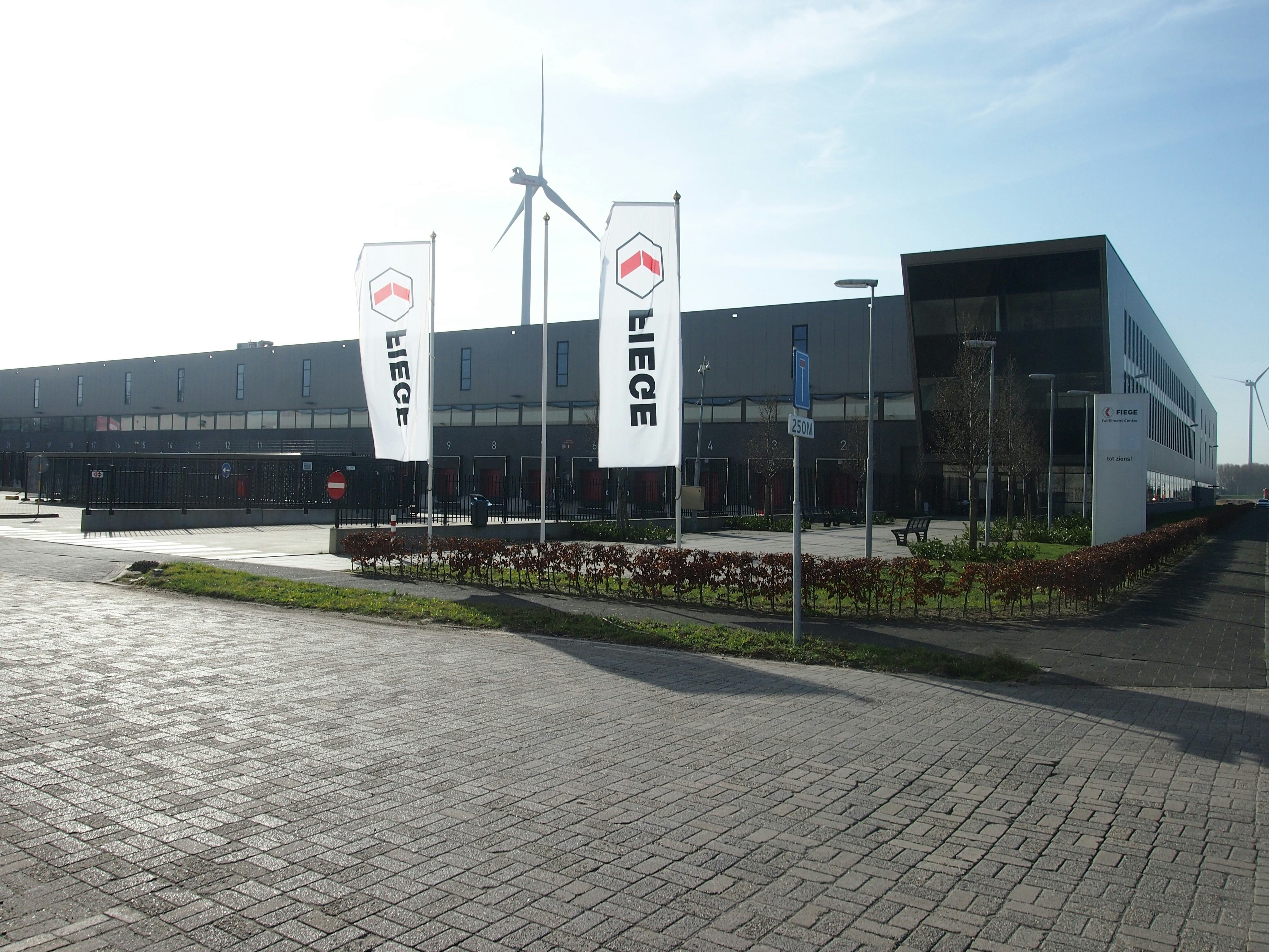 Fiege Nederland is sinds begin dit jaar de nieuwe huurder van het voormalige V&D-distributiecentrum in Nieuwegein. De logistiek dienstverlener heeft het pand omgebouwd tot een fulfilment centre voor e-commerce en fashion klanten.
