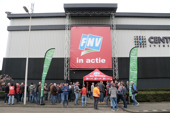 Ruim 700 chauffeurs van KNV-bedrijven kwamen op 1 april bijeen in Utrecht om de stand van zaken in de cao-onderhandelingen te bespreken. Tijdens de bijeenkomst werd het cao-eindbod van TLN  massaal weggestemd.