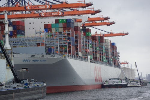 Grootste containerschip meert aan in Rotterdam
