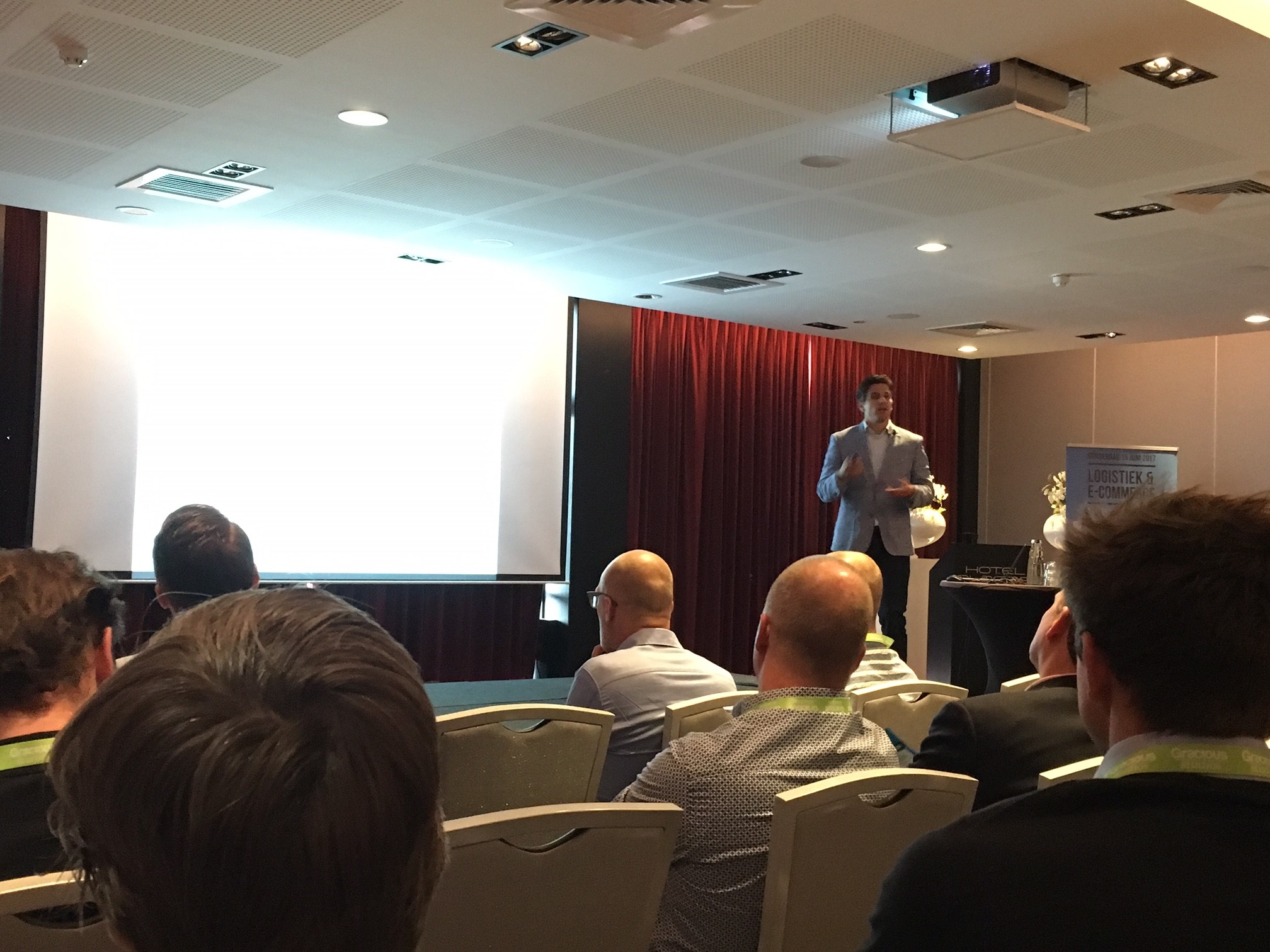 Jan Minnee van Retourplaza op het podium tijdens Logistiek & E-commerce 2017