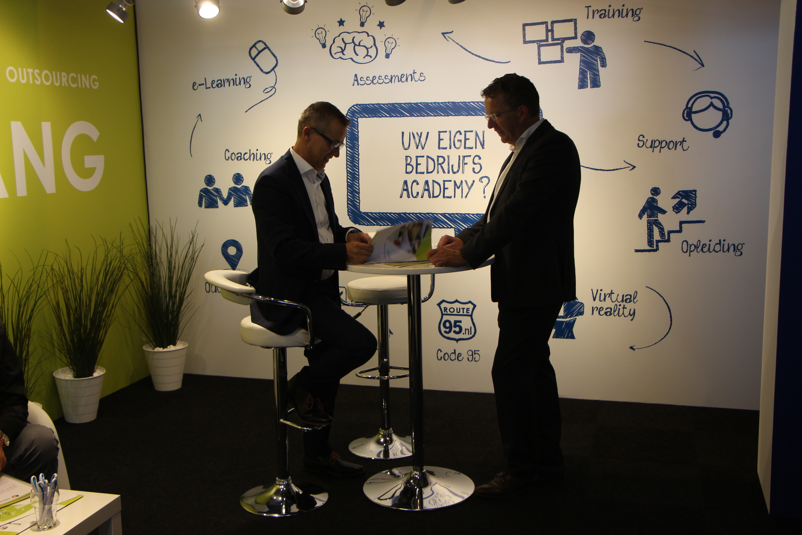 Roberto Palland (links) op de stand van Advance Groep tijdens Transport Compleet