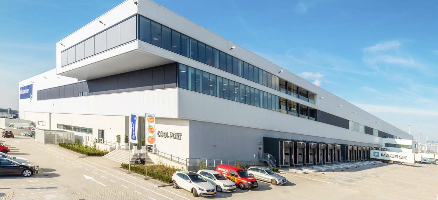 Kloosterboer opende afgelopen donderdag een nieuw koel- vrieshuis in de haven van Rotterdam. Cool Port heeft een opslagcapaciteit van 40.000 pallets. Foto: Bogaerds Architecten en Ingenieurs