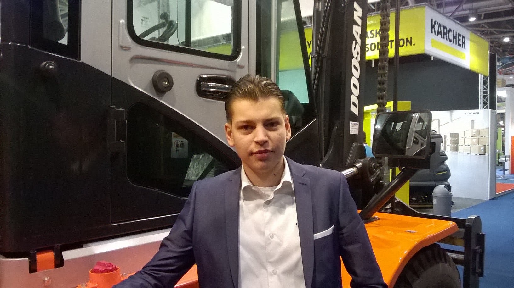 Logistica 2017: Van Riel presenteert schone Doosan-truck voor zwaar werk