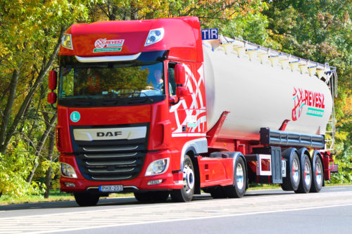 De Hongaarse transporteur Révész Groep neemt 400 New CF en New XF DAF trucks in gebruik. Een test door Révész toonde aan dat de inzet van de New XF zorgt voor een brandstofbesparing van 7%.
