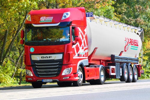 De Hongaarse transporteur Révész Groep neemt 400 New CF en New XF DAF trucks in gebruik. Een test door Révész toonde aan dat de inzet van de New XF zorgt voor een brandstofbesparing van 7%.