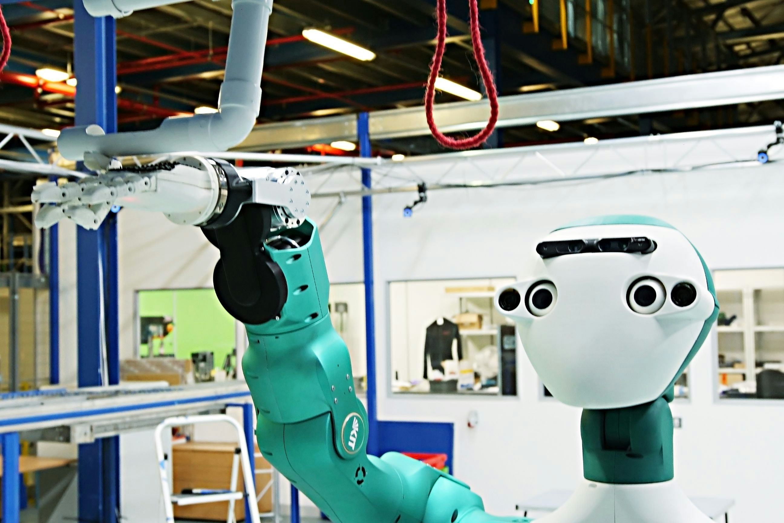 Ocado-robot assisteert bij onderhoud magazijnsystemen (Video)