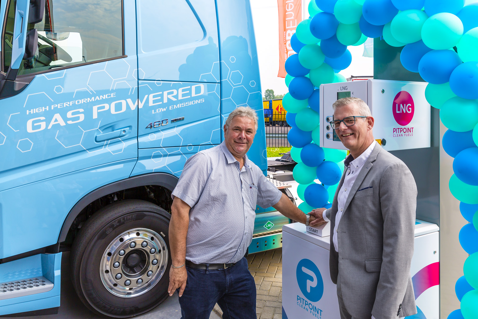 Gert van Overveld (Transport van Overveld) en wethouder René van Ginderen