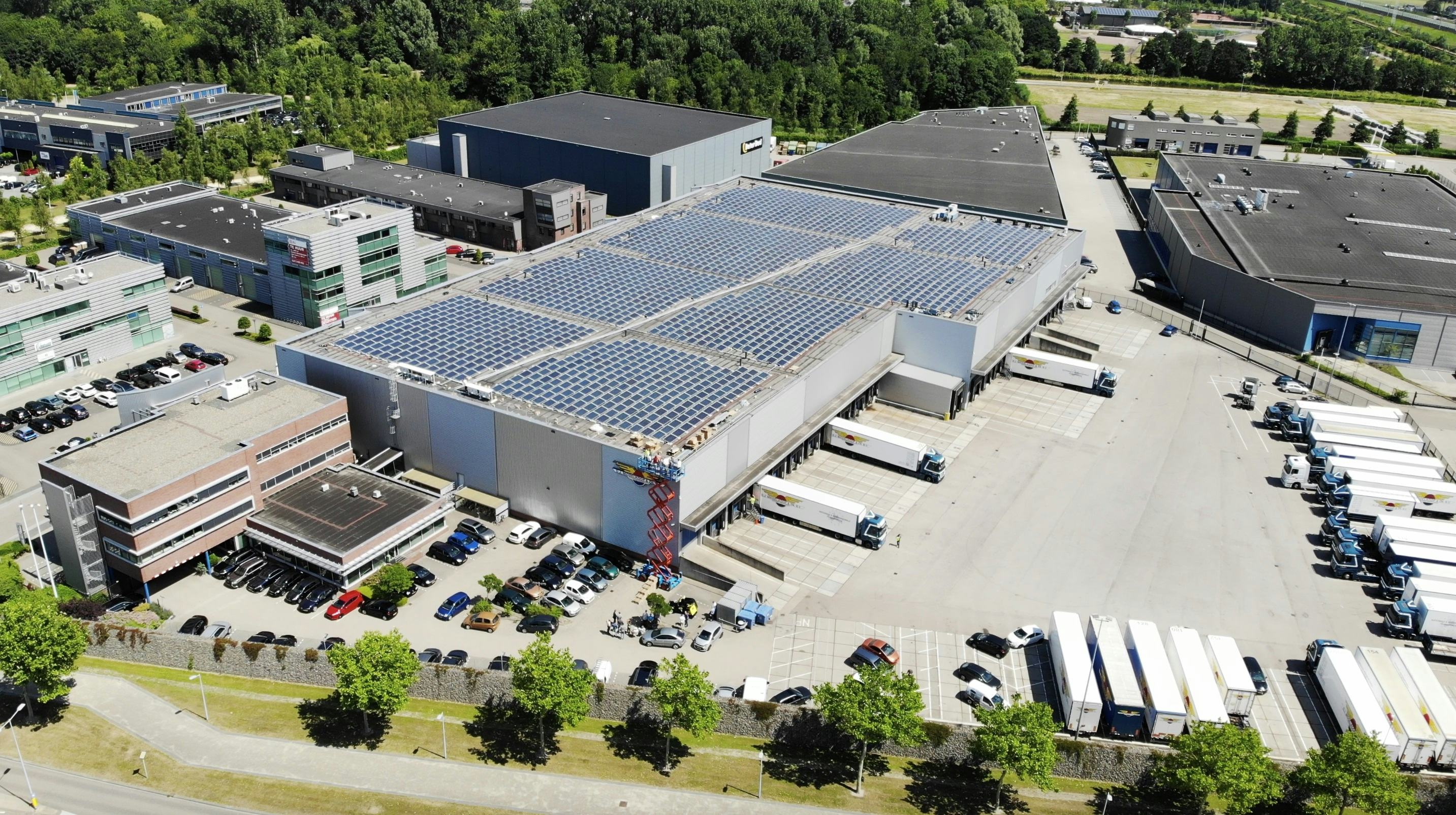 D.J. Middelkoop & Zn stelt bedrijfsdak beschikbaar voor 2.000 zonnepanelen