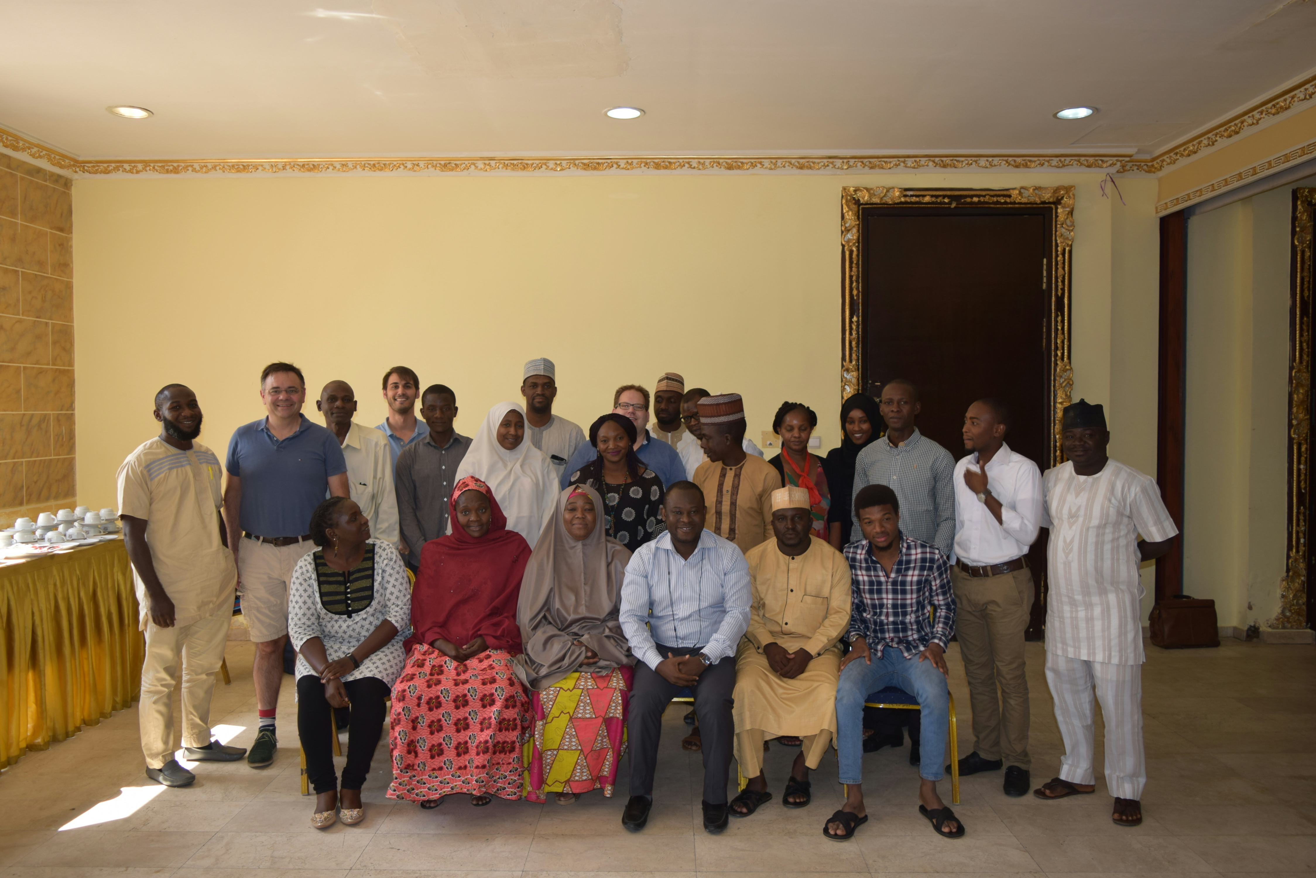 Eelco Wever en Jacques Kroese te midden van de deelnemers aan de workshop die Slimstock in Nigeria verzorgde.