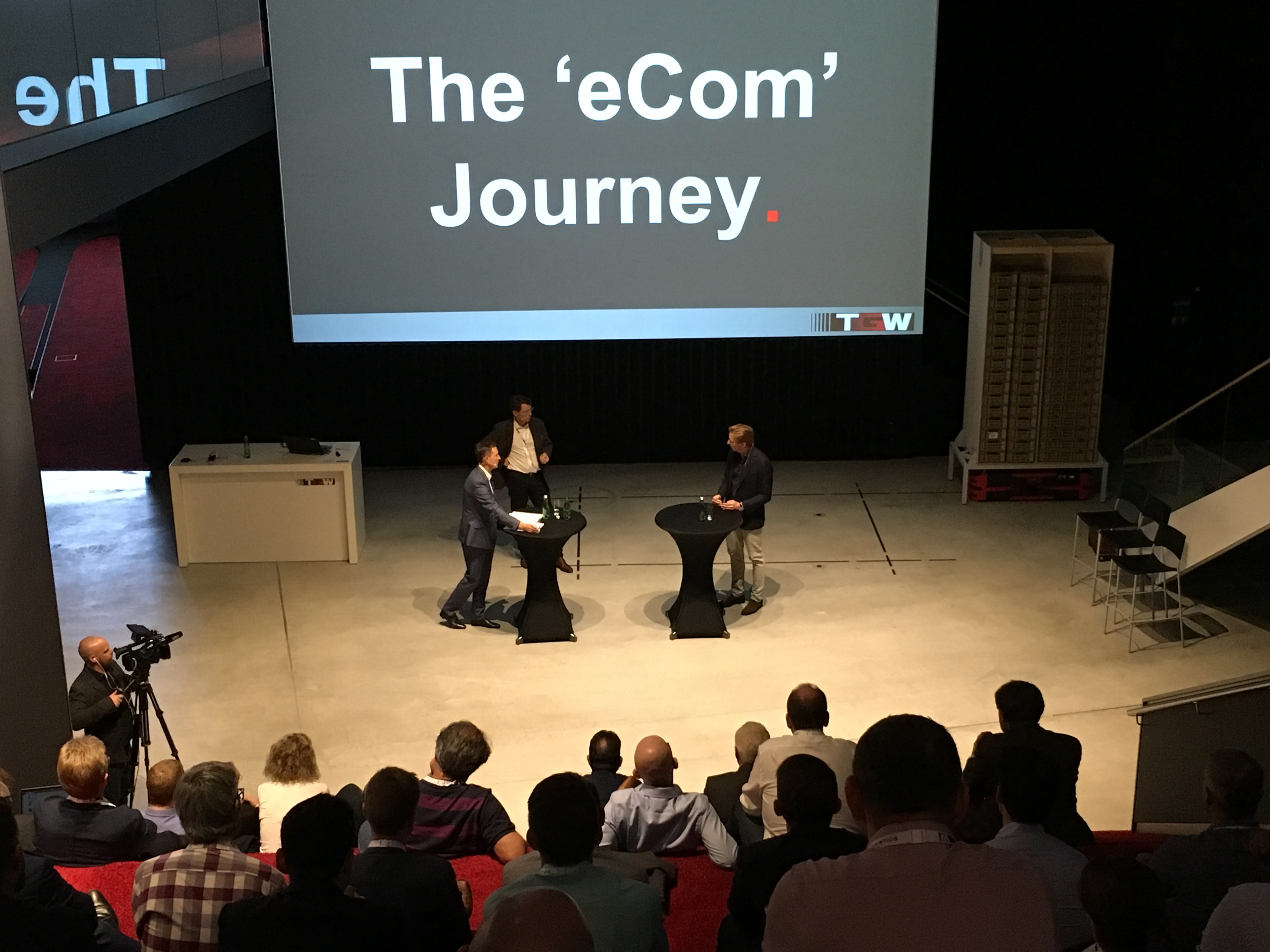 Hoe ziet de toekomst in online food eruit? Pure players Ocado (Sverker Lindbo) en Picnic (Frederik Nieuwenhuys) in een vraaggesprek met David Hibbett van TGW.