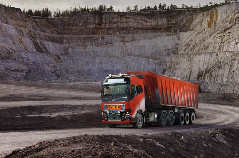 Eerste zelfrijdende transportoplossing Volvo Trucks in kalksteenmijn