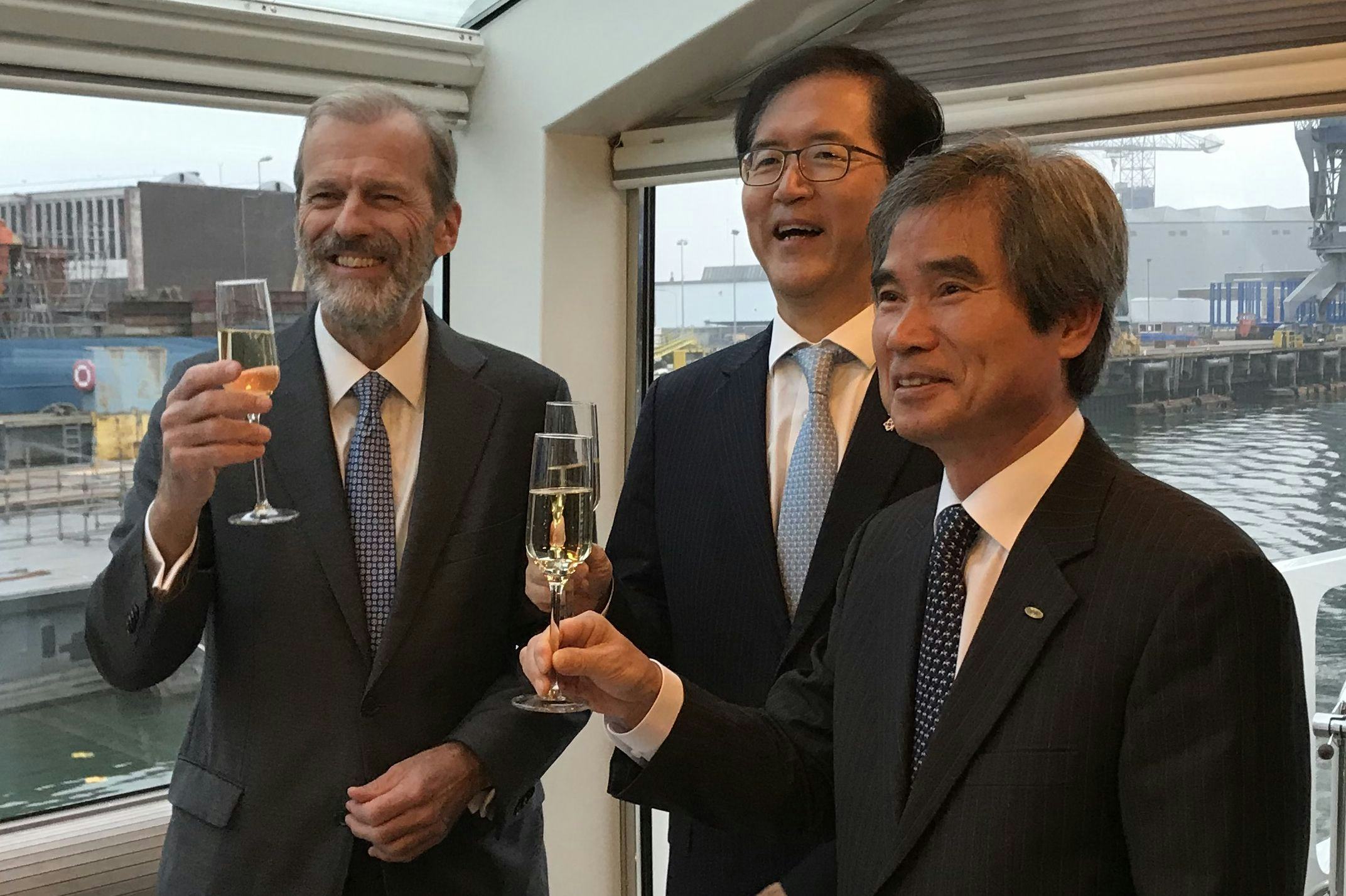 Vlnr: Allard Castelein (president-directeur Havenbedrijf Rotterdam), Yunyoung Lee (ambassadeur Zuid-Korea in Nederland, Kichan Nam (president Busan Port Authority).
