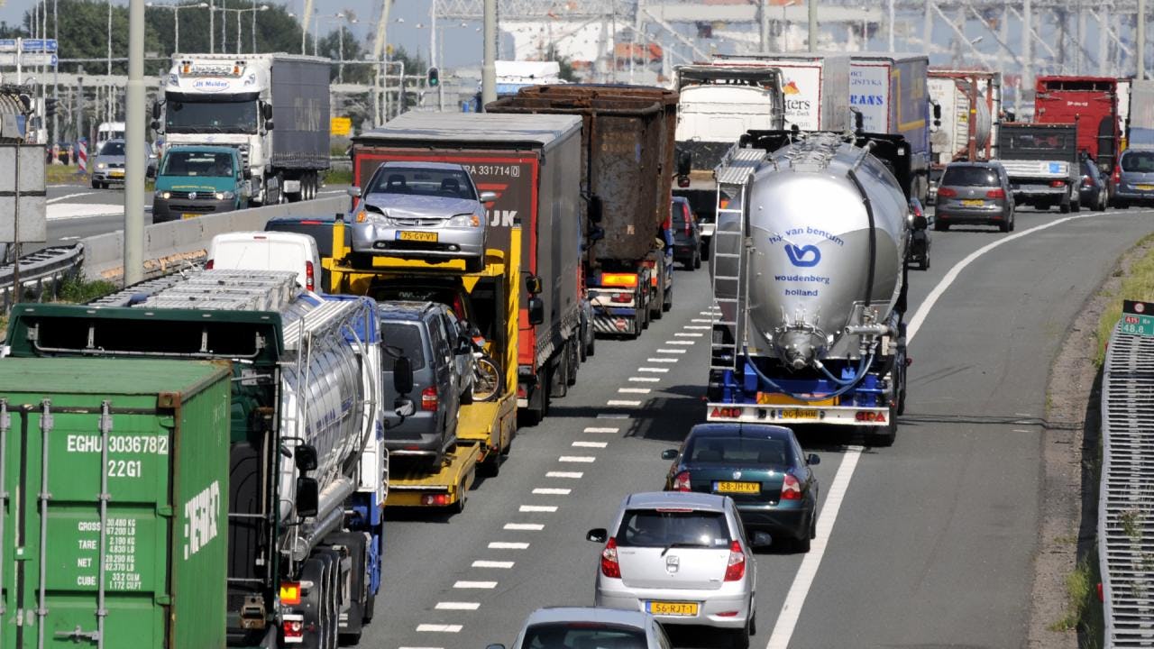 Files rijzen de pan uit: boven de 1 miljard schade voor wegtransport