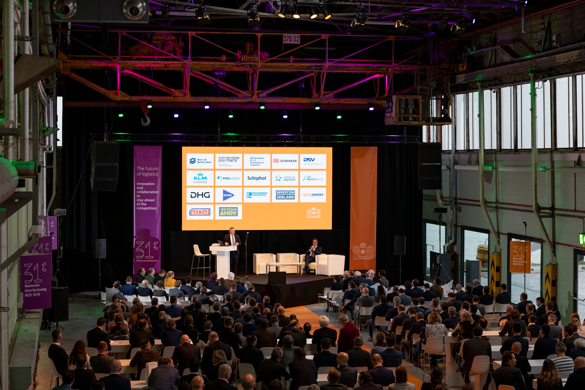 NDL kent een trouw publiek. De organisatie mag ieder jaar weer rekenen op een volle zaal op de Nationale Distributiedag, die dit jaar voor de 31e keer werd gehouden.