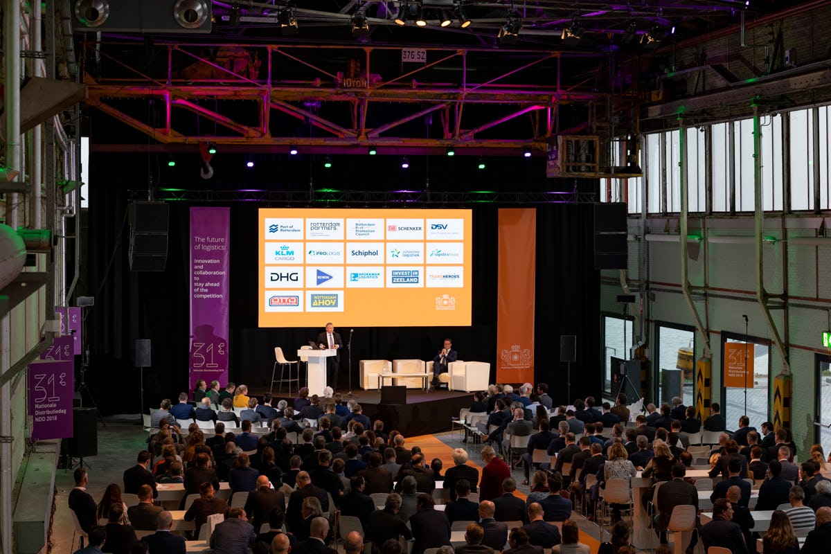 NDL kent een trouw publiek. De organisatie mag ieder jaar weer rekenen op een volle zaal op de Nationale Distributiedag, die dit jaar voor de 31e keer werd gehouden.