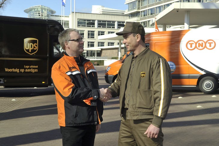 Lange tijd leek het erop dat UPS het Nederlandse TNT Express kon overnemen. De Europese Commissie dwarsboomde in 2013 de overname, waarop FedEx het bedrijf uit Hoofddorp in 2016 alsnog overnam.