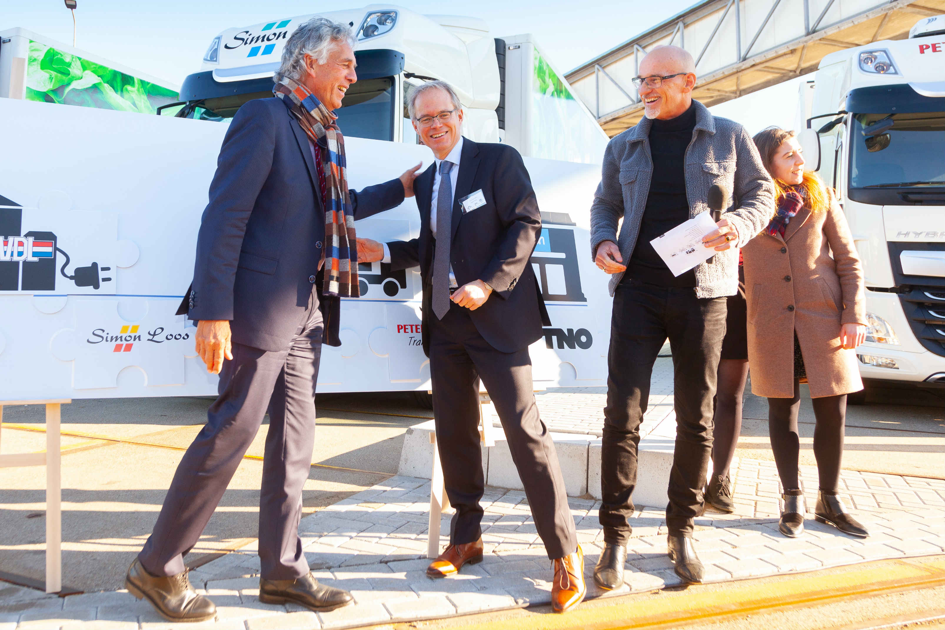 Mark Frequin (I&W) en Cees van Vliet - rechts Tony Vendrig en Alannah van 't Hoenderdaal (Ahold)