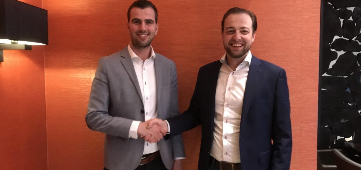 Melvin de Kok (links) is de nieuwe voorzitter van JLN. Stefan Kleijngeld zwaait na twee jaar af.