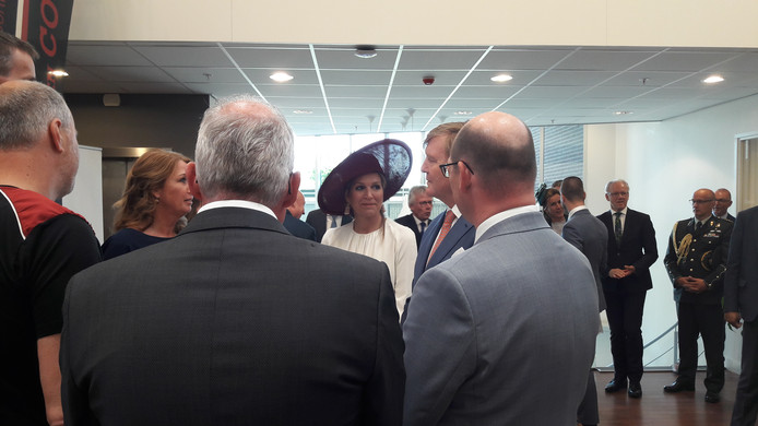 Koning Willem-Alexander en koningin Máxima te gast bij logistiek dienstverlener Vonk & Co
Foto: AD.nl