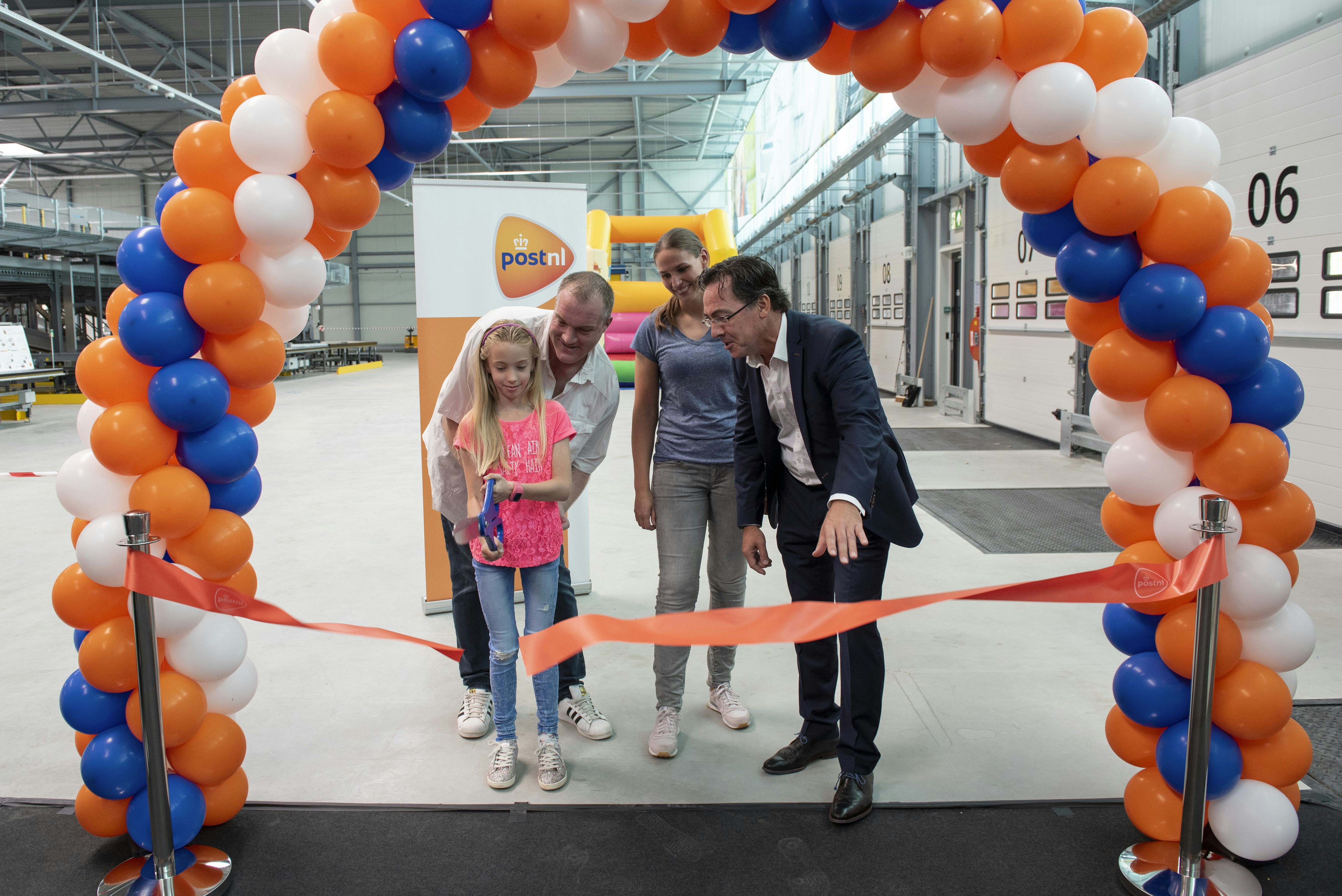 PostNL opent duurzaam pakkettensorteercentrum in Dordrecht