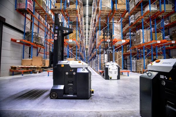 Smart warehousing in de bloemen: 'Magazijnmedewerkers niet te vinden robots wel'