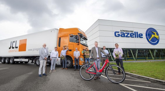 V.l.n.r.  op de foto: Kees de Heer (Proqure),  Huub Lamers (Gazelle), Bert de Vries (JCL), Harm Jansen (JCL), Patrice Cazeaux (Gazelle), Gerco Oosterink (Gazelle), Erik Gerritsen (JCL), Gert Duurland (JCL)