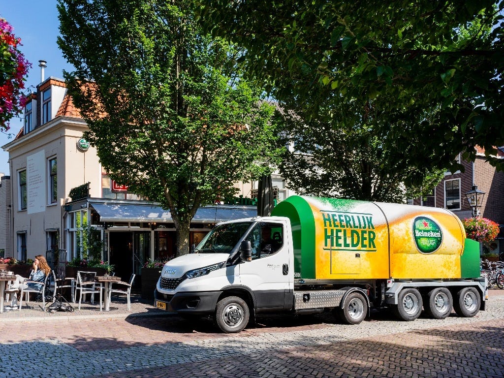 Heineken bevoorraadt kroegen met mini-tankbiertruck