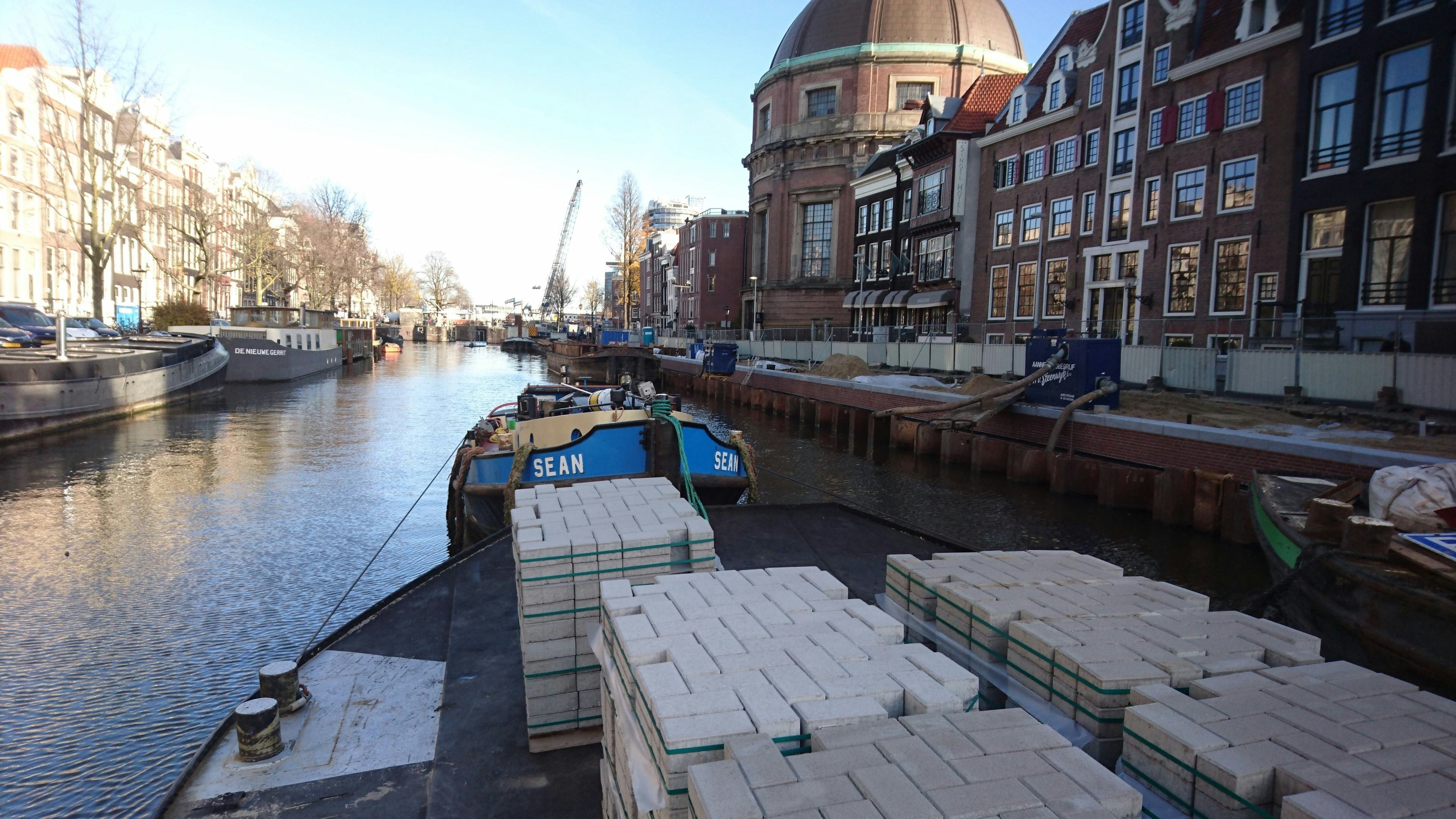 TNO: 'Vrachtvervoer verplaatsen naar Amsterdamse grachten bittere noodzaak'