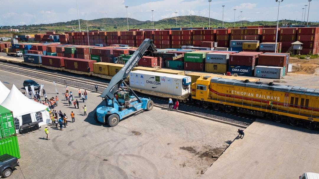 Eerste container met Ethiopische avocado's per trein en boot naar Europa