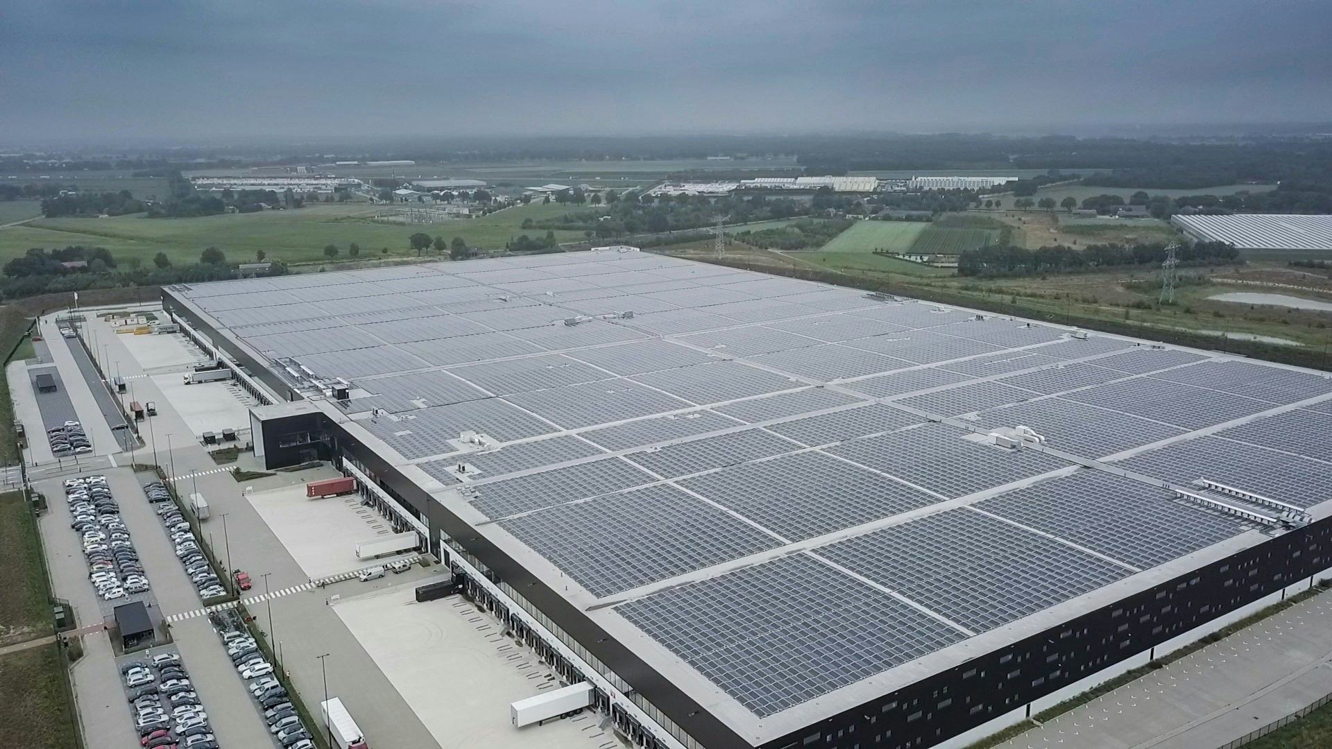 Krachtigste zonnedak ter wereld in bedrijf op distributiecentrum in Venlo