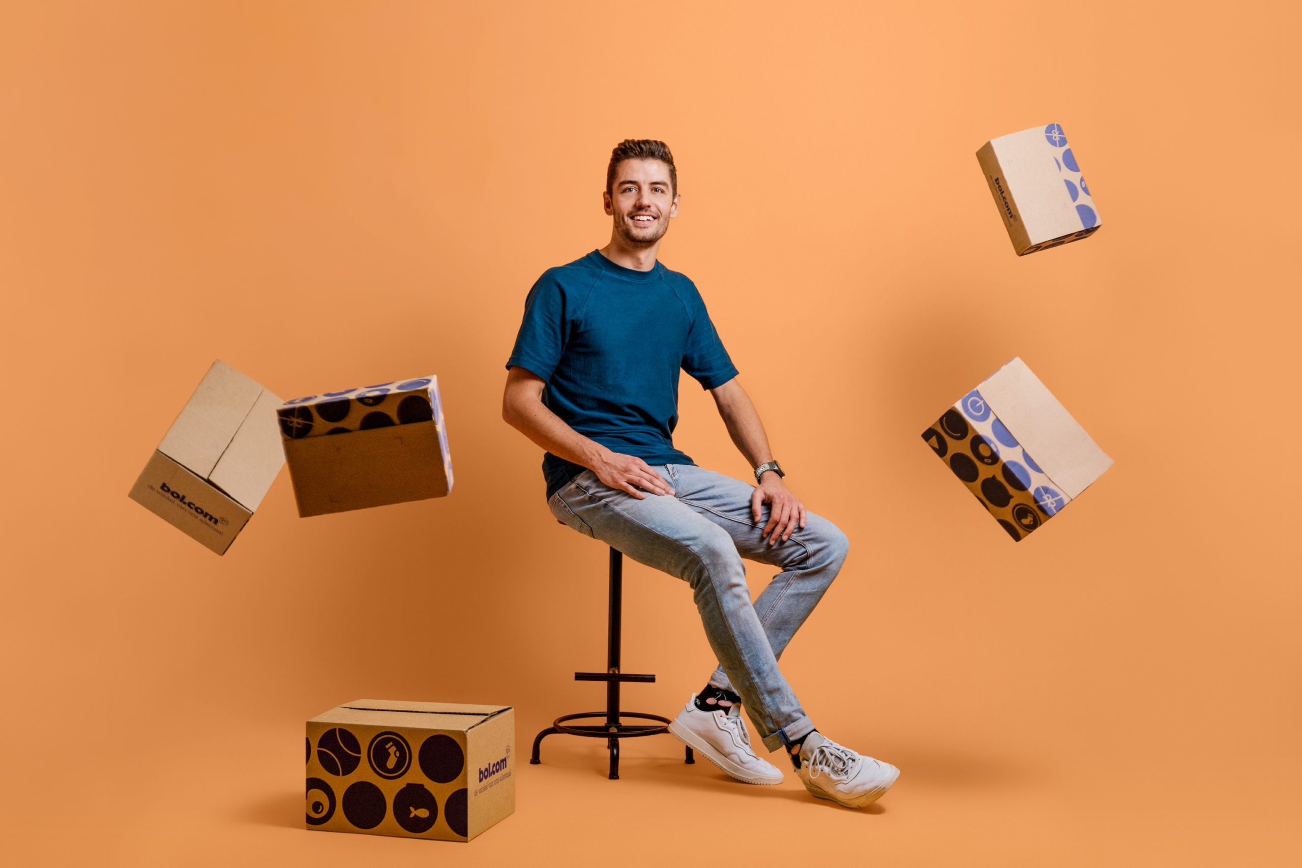 Niels van Veen houdt hij zich bezig met innovatietrajecten in het hele logistieke proces van bol.com. 