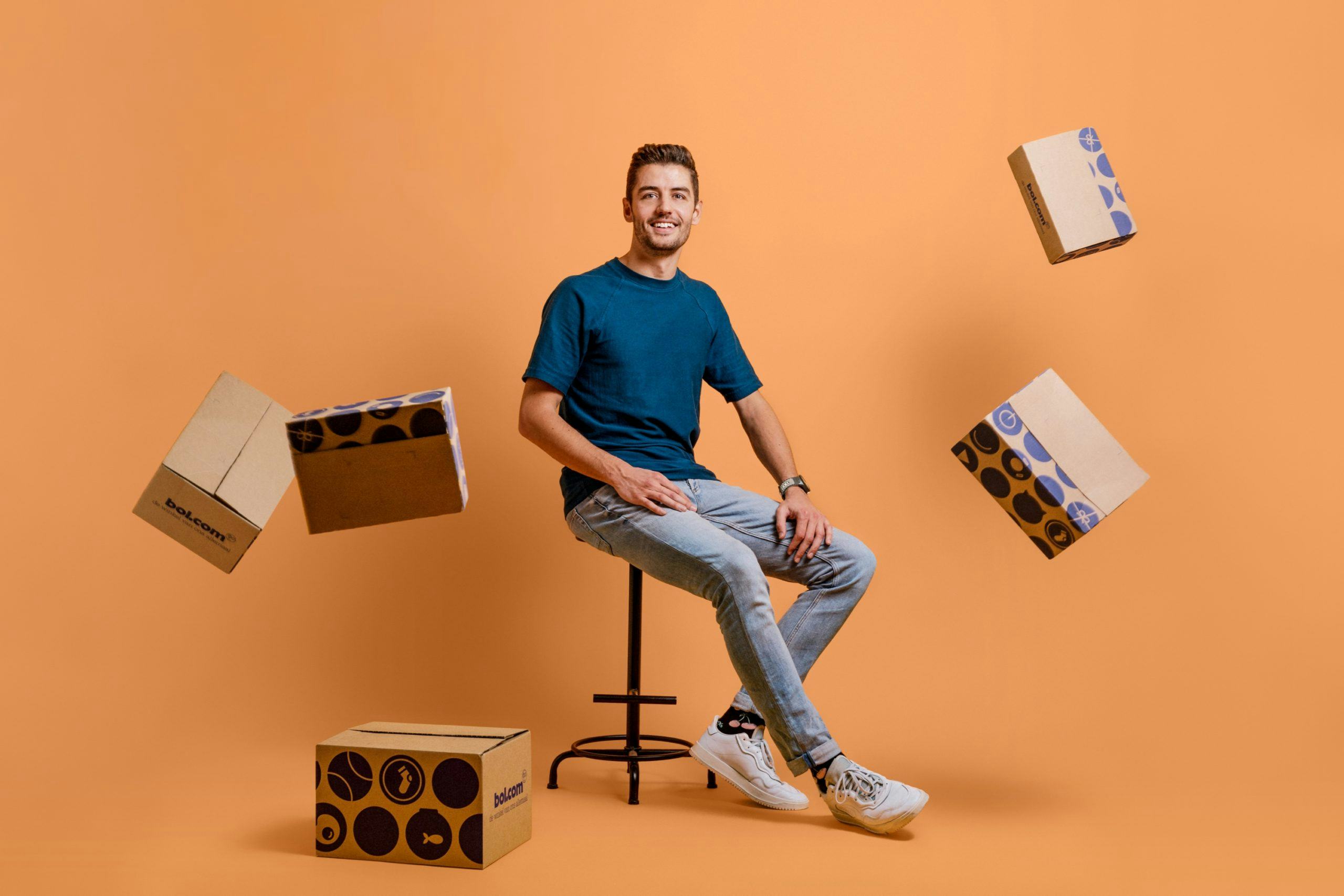 Niels van Veen houdt hij zich bezig met innovatietrajecten in het hele logistieke proces van bol.com.