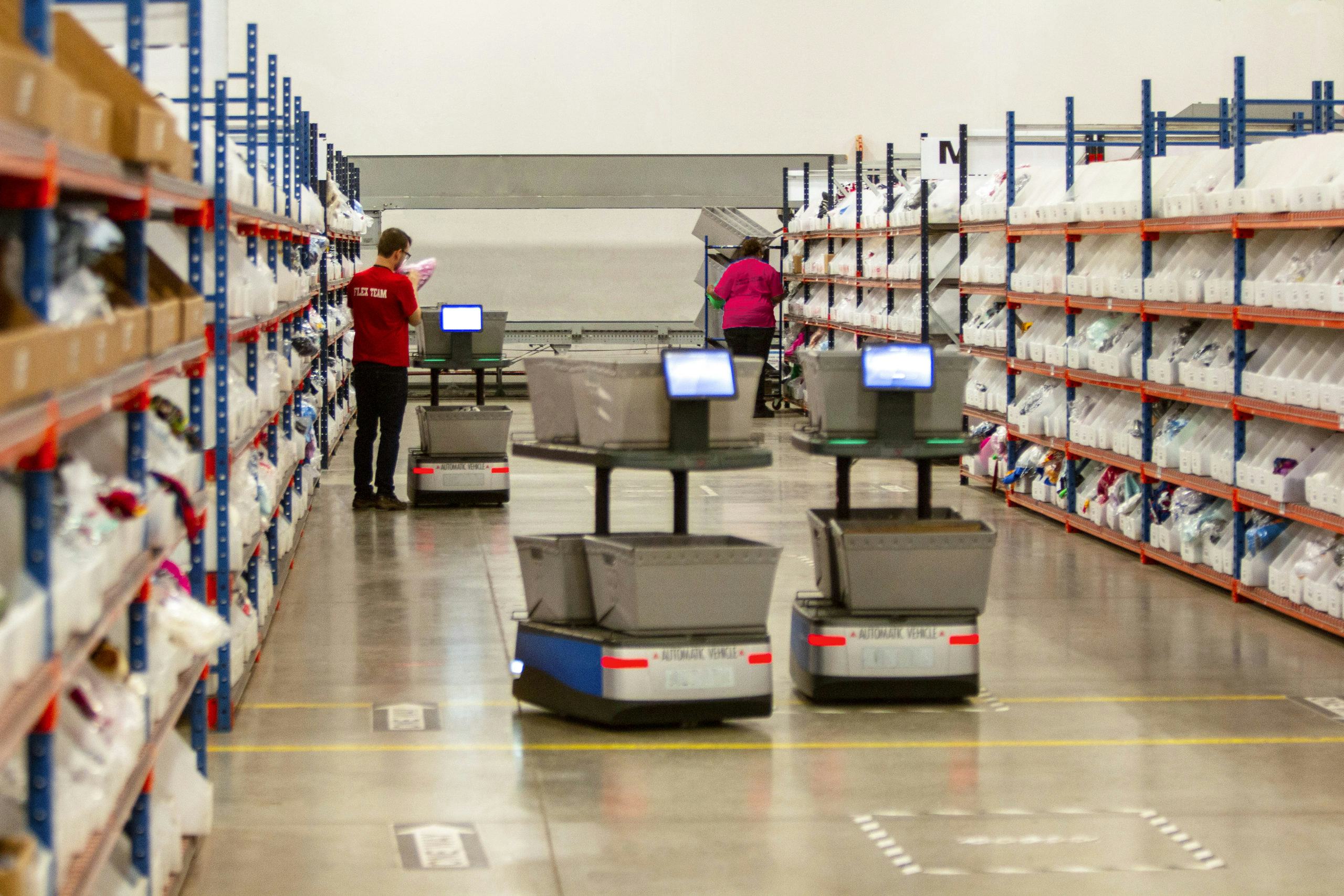 ‘Door robots in 2024 miljoen extra magazijnmedewerkers nodig’