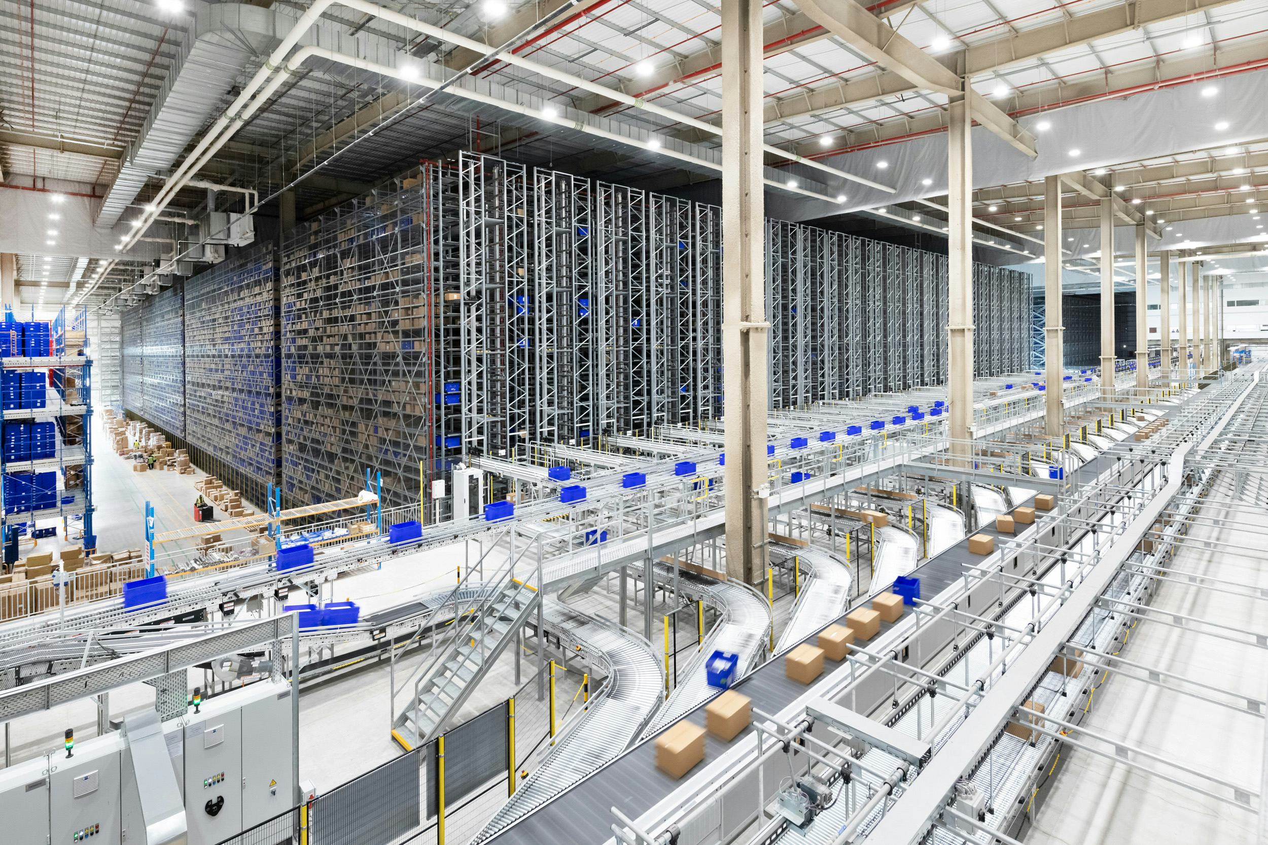 Landmark automatiseert distributiecentrum met grootste en snelste multishuttle-systeem van Dematic ooit
