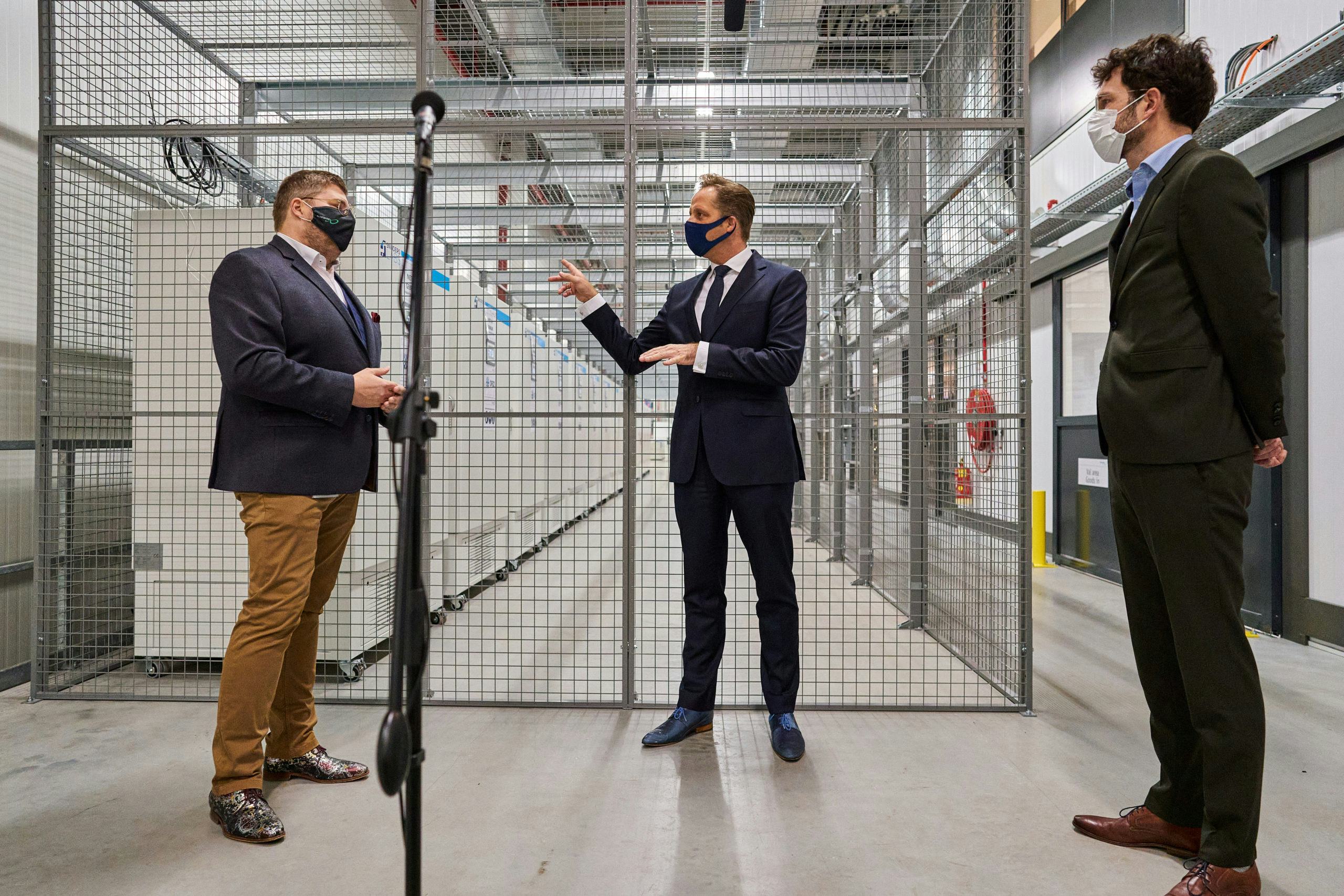 Vlnr: Michiel Heller, Minister Hugo de Jonge en Jaap van Delden RIVM
Foto: Phil Nijhuis