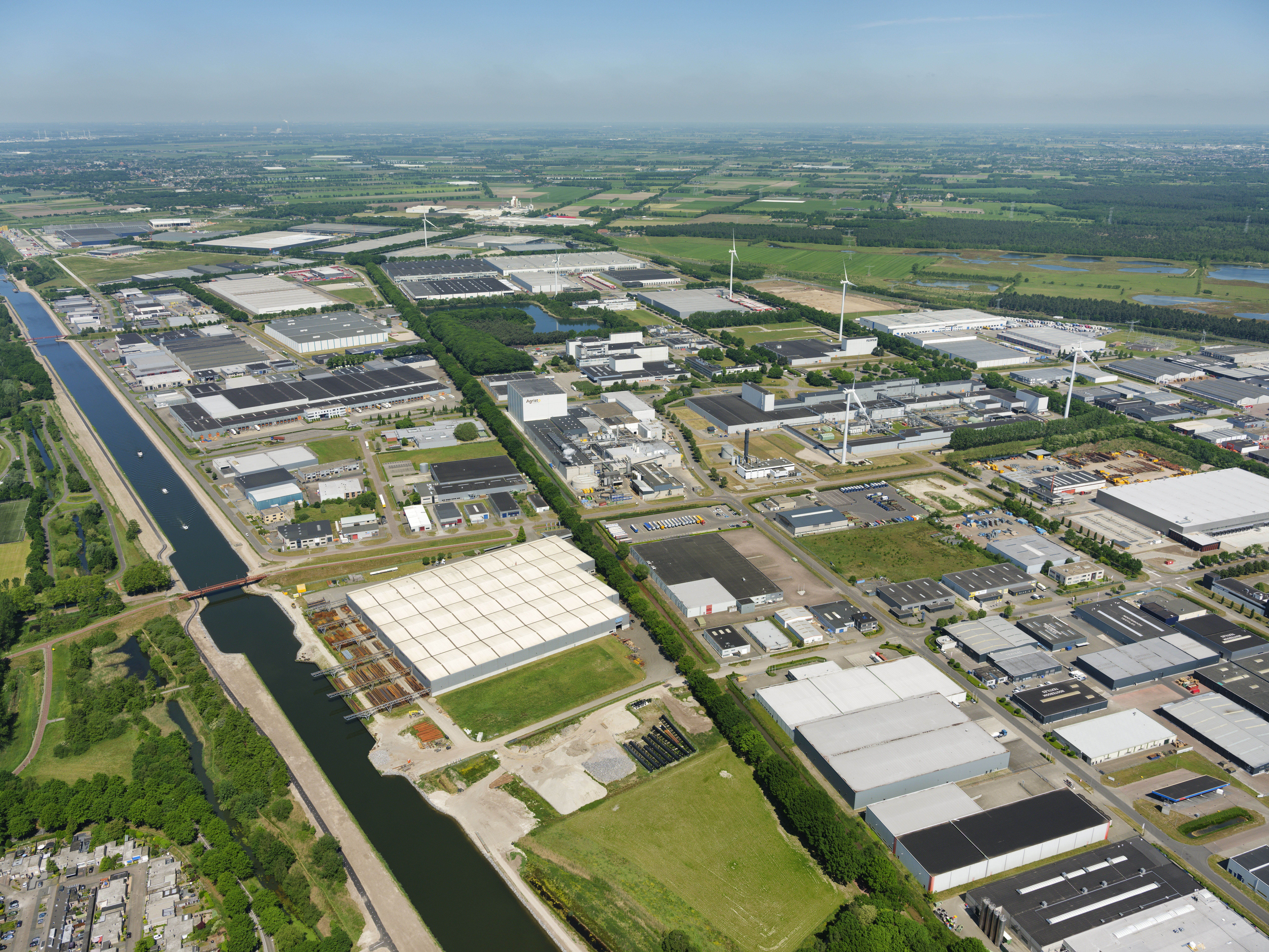 Tilburg, logistiek bedrijventerrein Vossenberg, Marco van Middelkoop/Aerophoto-Schiphol 