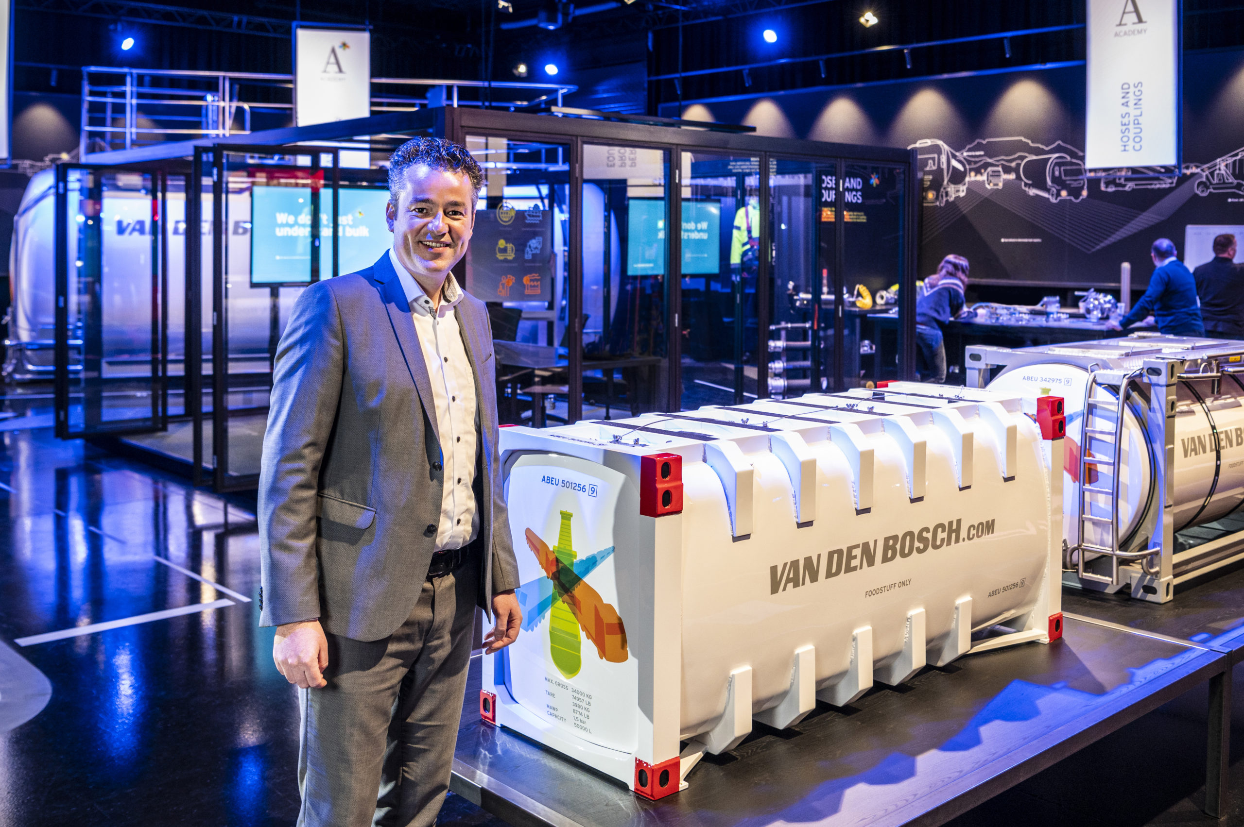 Van den Bosch komt met eigen innovatie- en trainingscentrum - LOGISTIEK EN INNOVATIE [1]