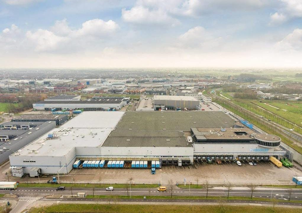 Hoogvliet verkoopt twee distributiecentra in Alphen aan den Rijn